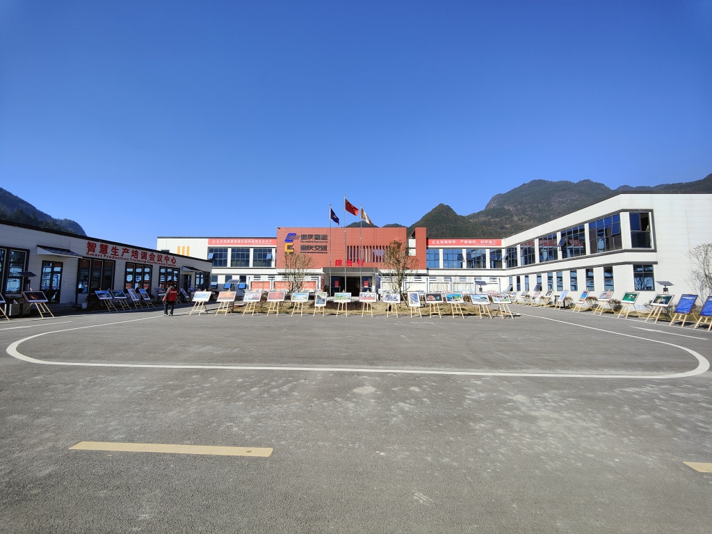 2022��11��14��������CQ9���ӹ�·����ʷ����Ӱչ�����߽����蹤�ء������ƿ���˾��֯���᳹��ʵ���Ķ�ʮ������ �����������ƿ������¾��桪�����ƿ�CQ9������ӰѲչ���� (1)