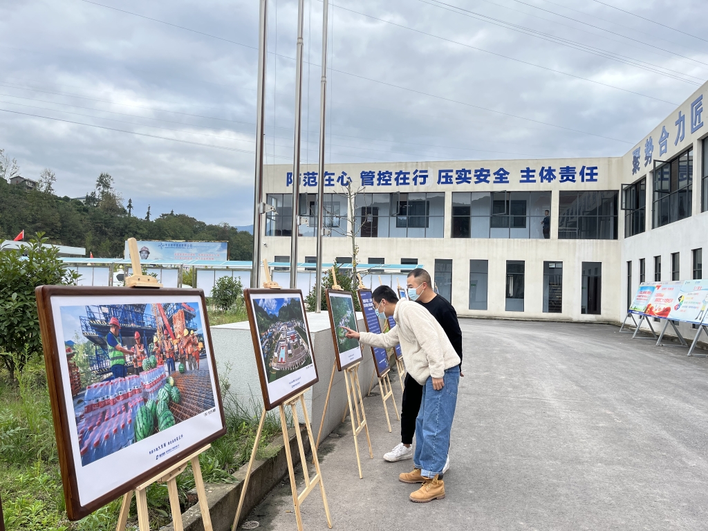 2022��11��14��������CQ9���ӹ�·����ʷ����Ӱչ�����߽����蹤�ء������ƿ���˾��֯���᳹��ʵ���Ķ�ʮ������ �����������ƿ������¾��桪�����ƿ�CQ9������ӰѲչ���� (2)